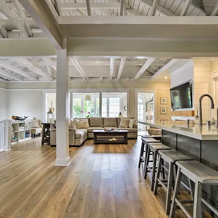 Charming Renovated Avalon Townhome, Walk To Beach! Exterior photo