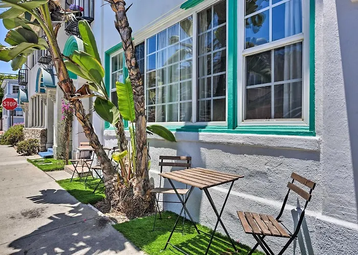 Charming Renovated Avalon Townhome, Walk To Beach!