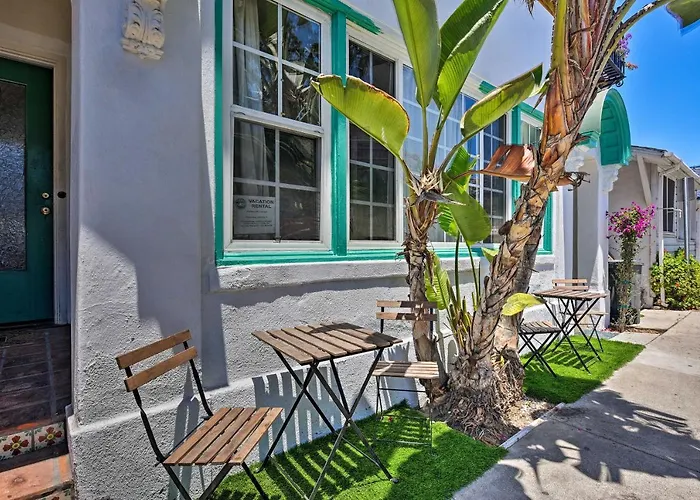 Charming Renovated Avalon Townhome, Walk To Beach!